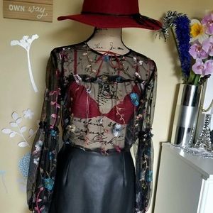 🆕🌷Sheer Floral Top🌷🖤